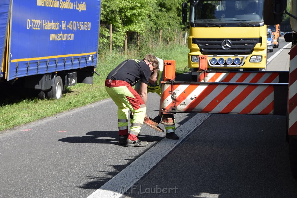 LKW in Boeschung A 3 Rich Frankfurt Hoehe Roesrath Lohmar P024.JPG - Miklos Laubert